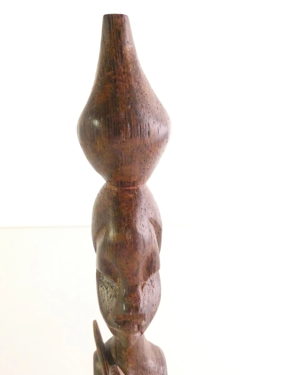 Vintage handgesneden etnische beelden