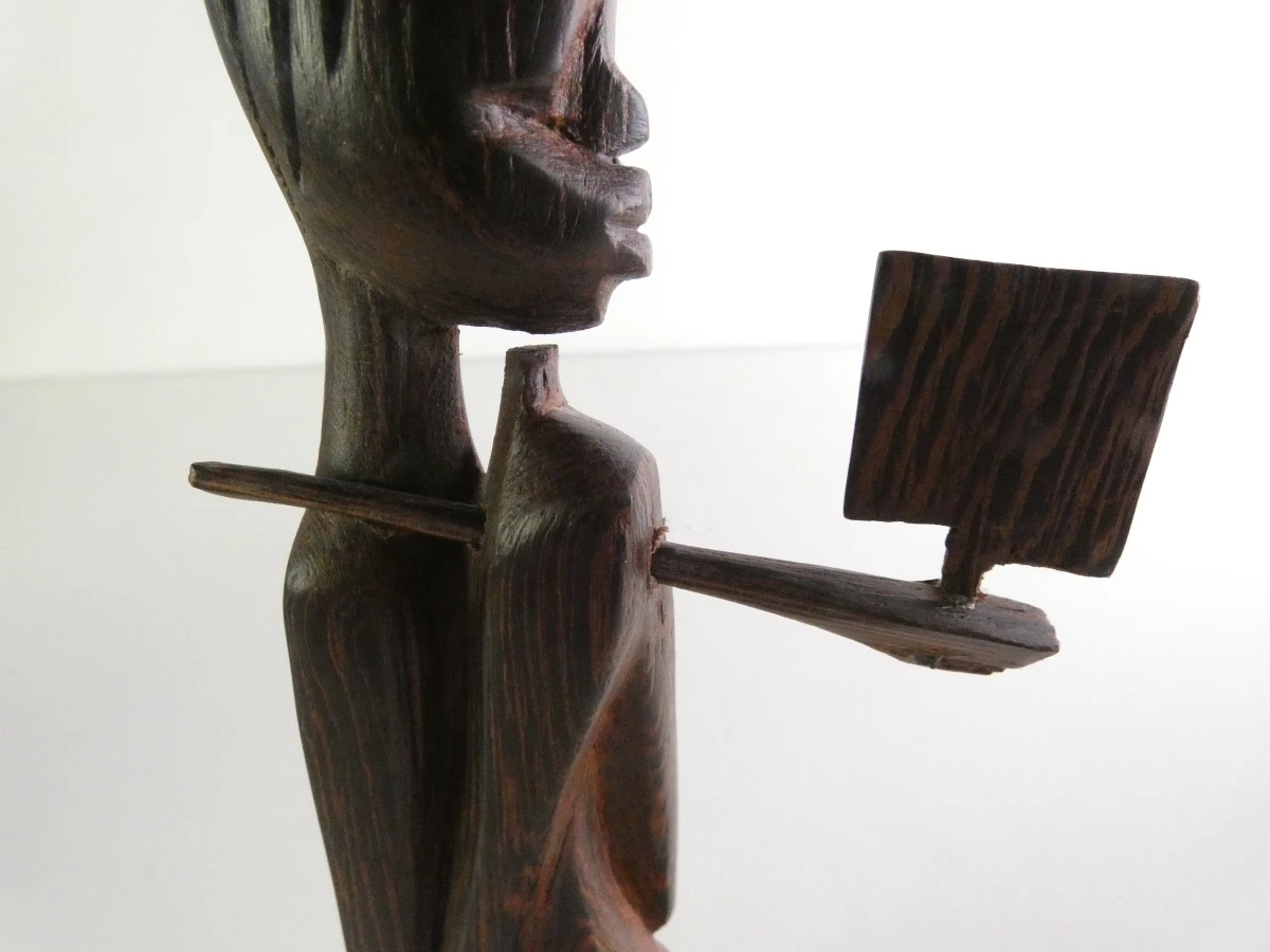 Vintage handgesneden etnische beelden
