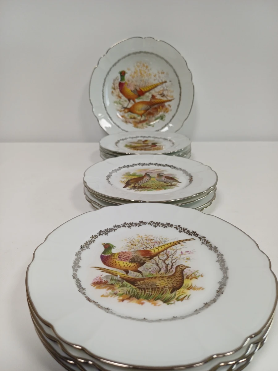 12 Limoges porseleinen borden + serveerschaal