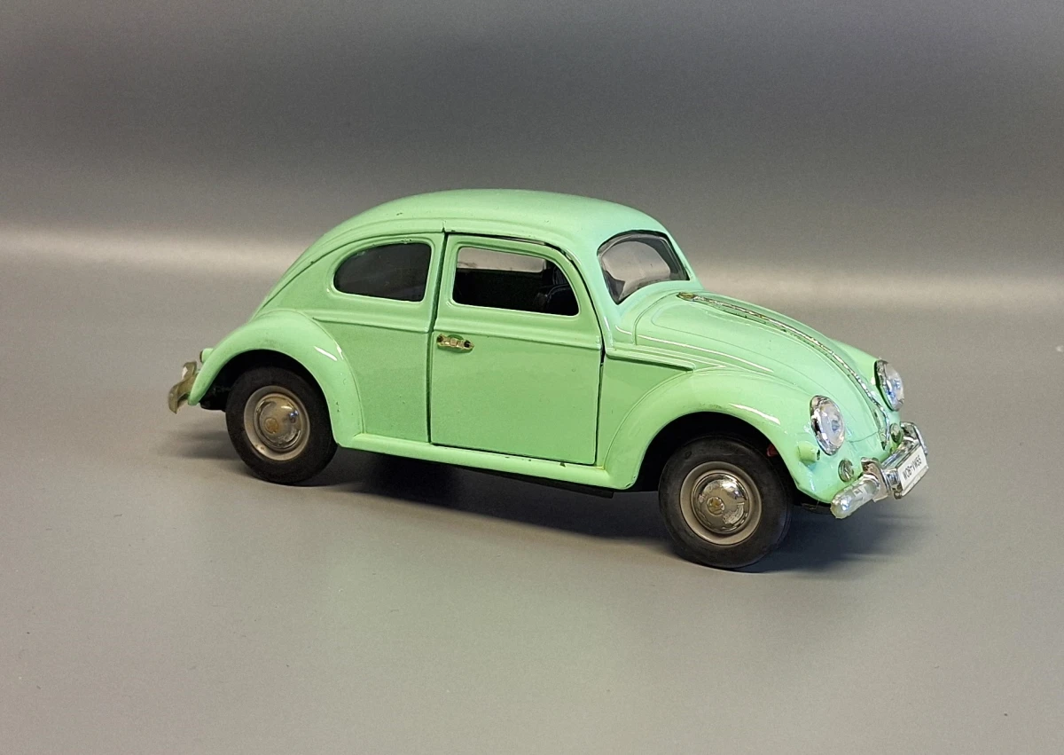 Mintgroene Volkswagen Kever