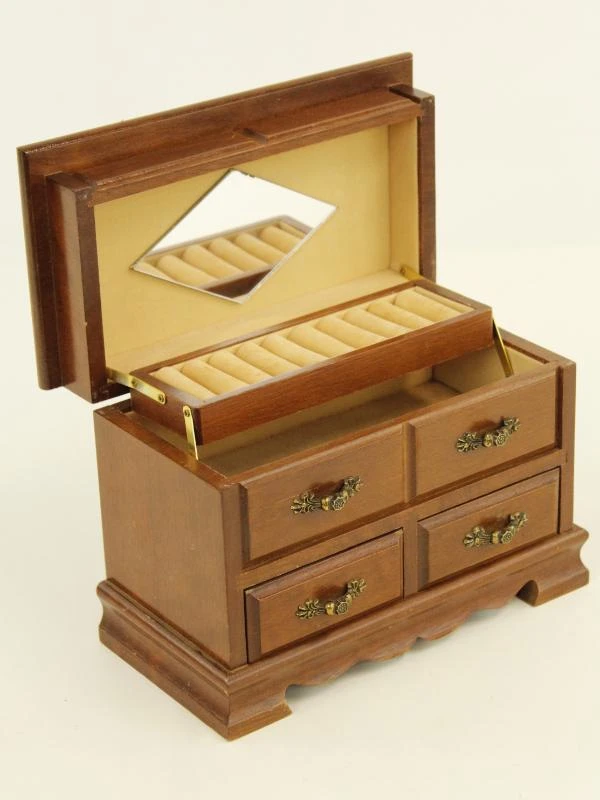 Vintage houten sierraden organizer in landelijke stijl