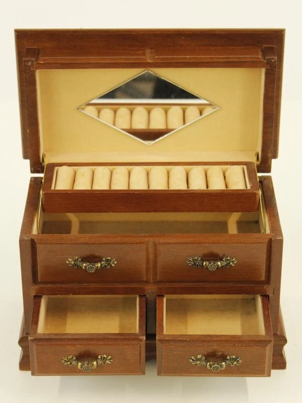 Vintage houten sierraden organizer in landelijke stijl