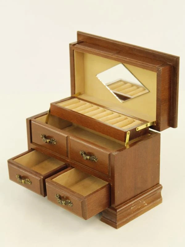Vintage houten sierraden organizer in landelijke stijl