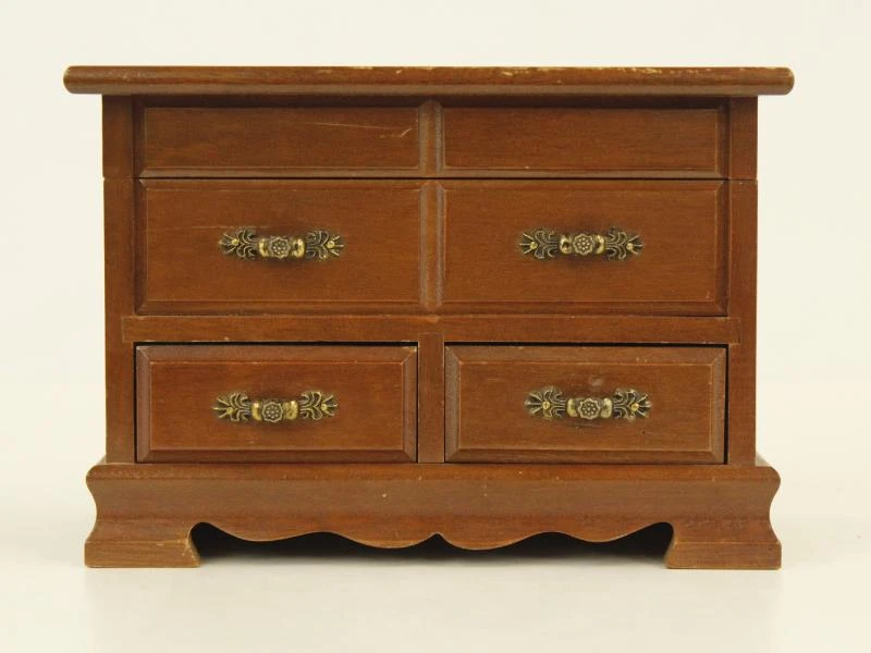Vintage houten sierraden organizer in landelijke stijl