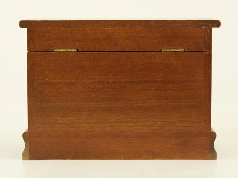 Vintage houten sierraden organizer in landelijke stijl