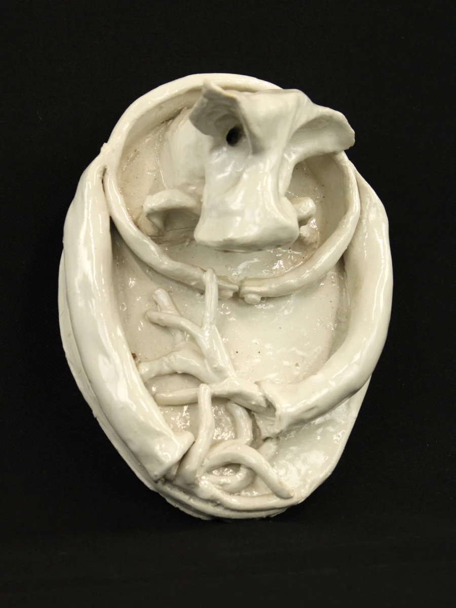 Sculptuur van abstract varken in wit geglazuurde keramiek Fons Van De Weyer