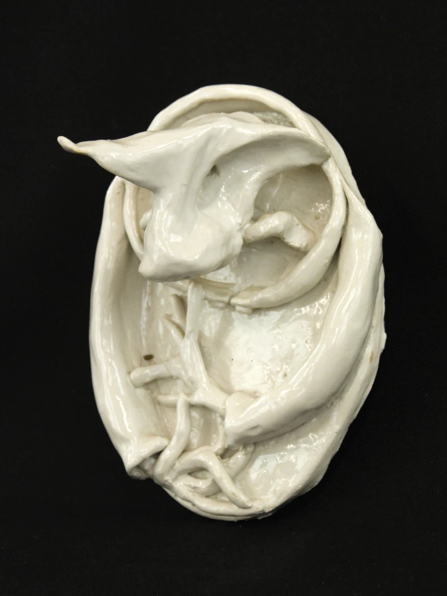 Sculptuur van abstract varken in wit geglazuurde keramiek Fons Van De Weyer