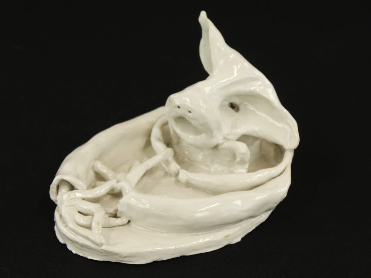 Sculptuur van abstract varken in wit geglazuurde keramiek Fons Van De Weyer