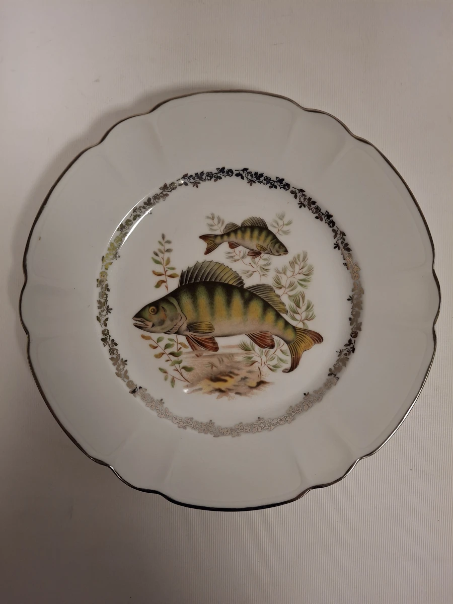Set van 12 Limoges porseleinen borden met serveerschaal