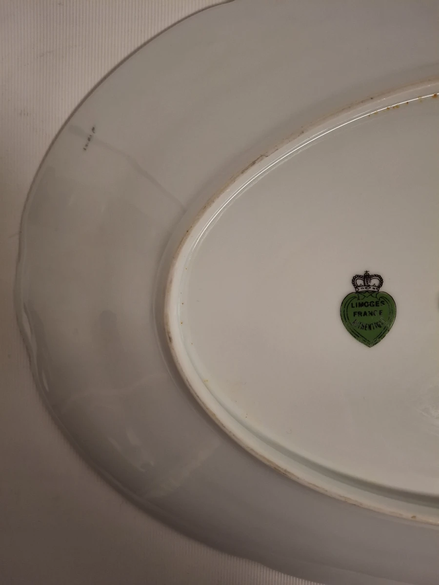 Set van 12 Limoges porseleinen borden met serveerschaal