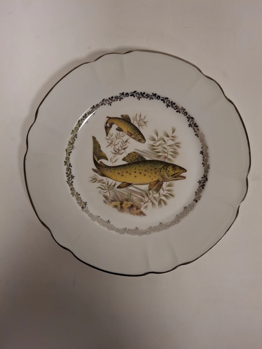 Set van 12 Limoges porseleinen borden met serveerschaal