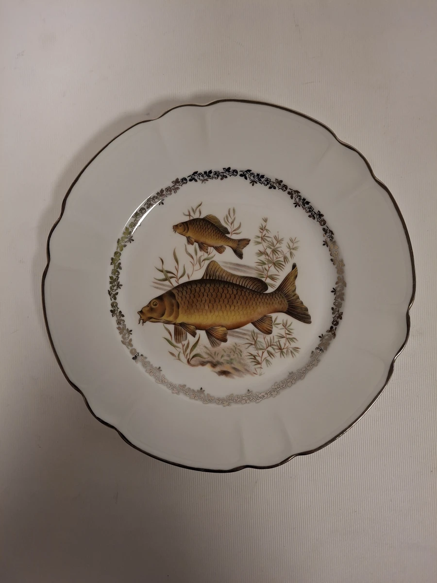 Set van 12 Limoges porseleinen borden met serveerschaal