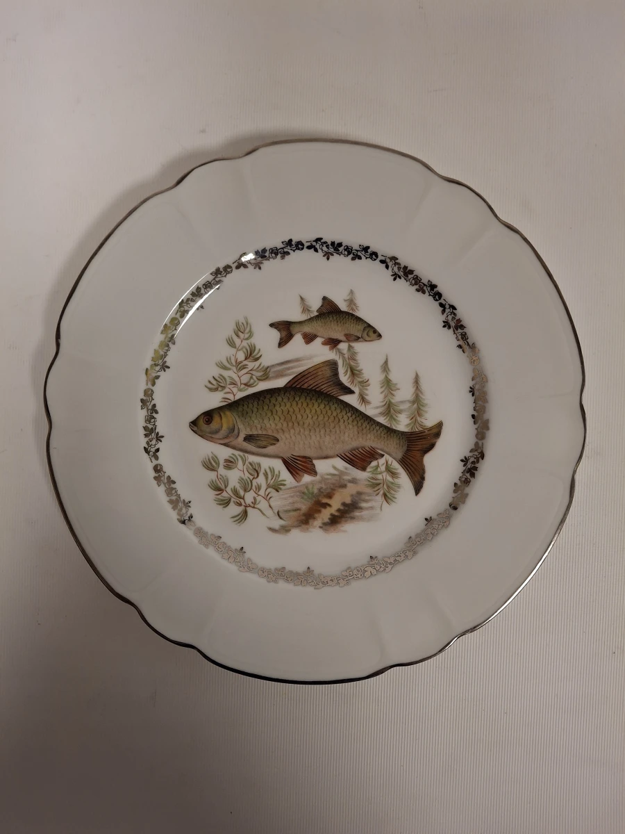 Set van 12 Limoges porseleinen borden met serveerschaal