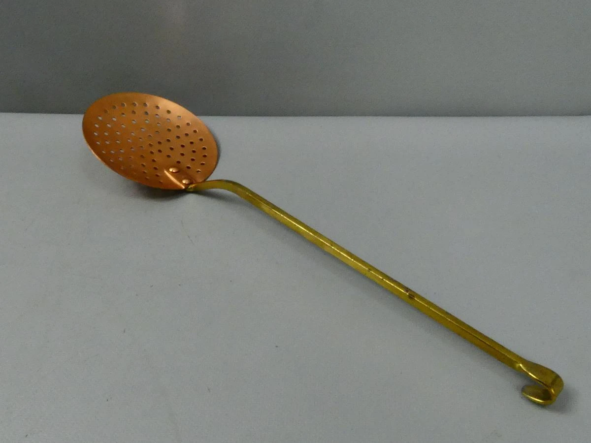Vintage koperen schuimspaan met messing geklonken handvat