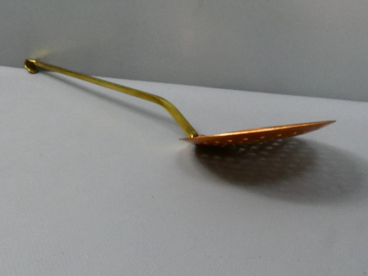 Vintage koperen schuimspaan met messing geklonken handvat