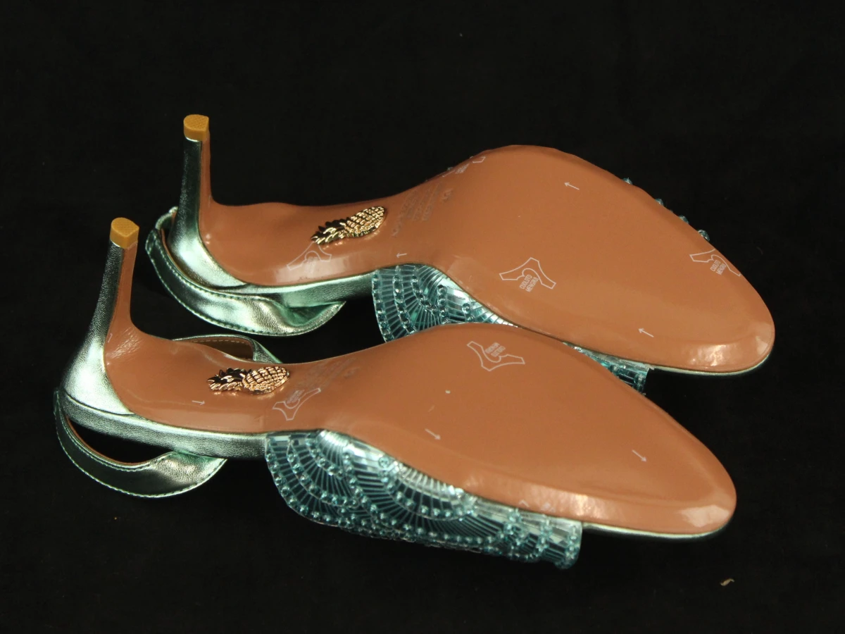 Aquazzura slingback hakken met blauwe metalic afwerking in textiel en kalfsleder