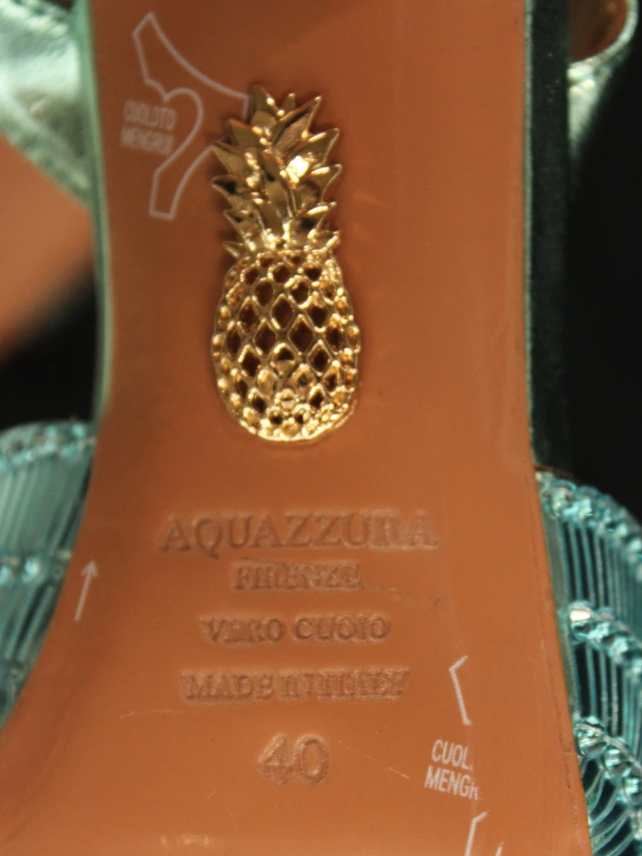 Aquazzura slingback hakken met blauwe metalic afwerking in textiel en kalfsleder
