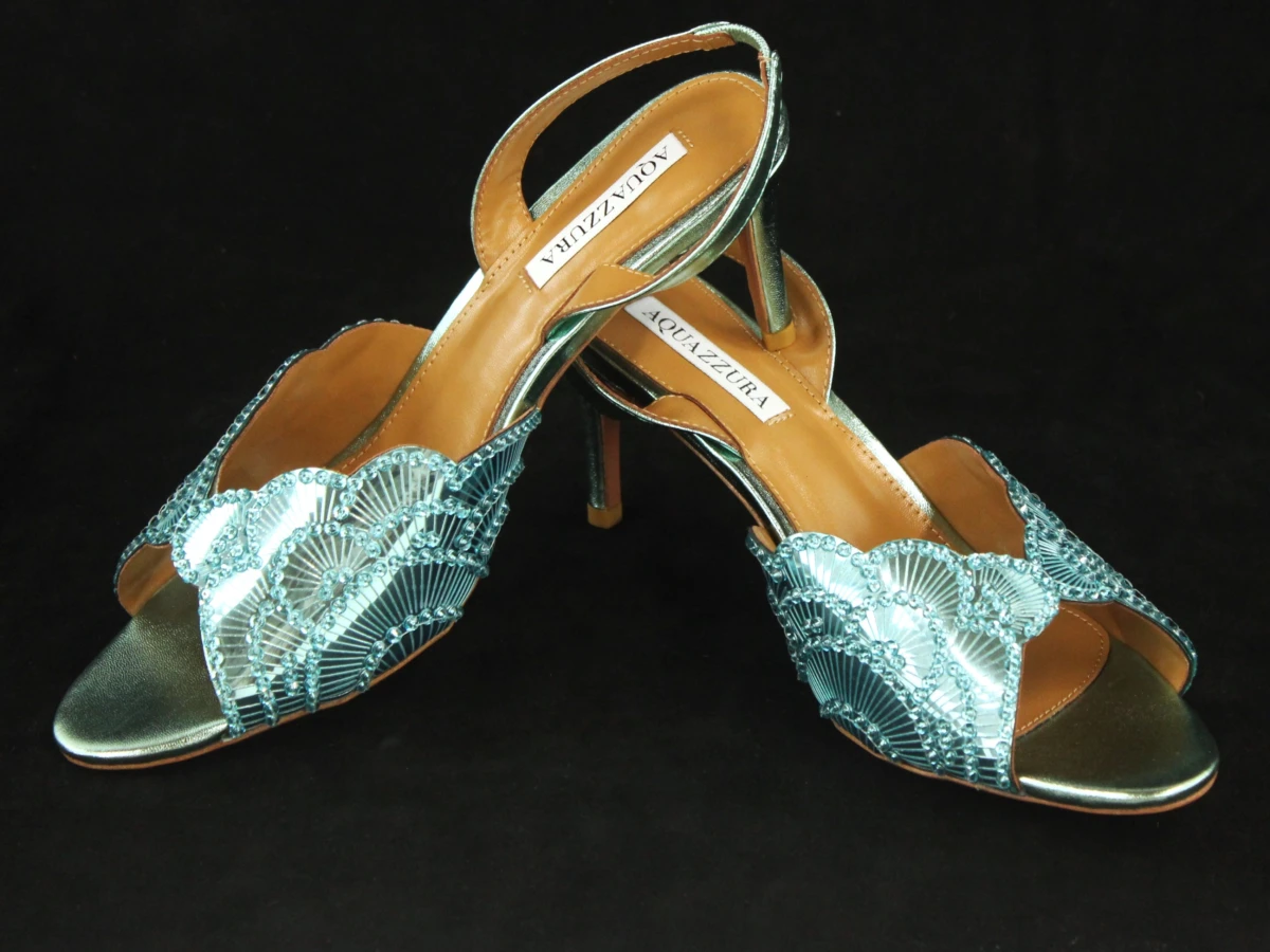 Aquazzura slingback hakken met blauwe metalic afwerking in textiel en kalfsleder