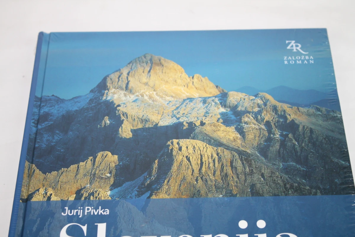 Meertalige fotomonografie "Slovenija: dežela navdiha" (Slovenië: Land van Inspiratie)