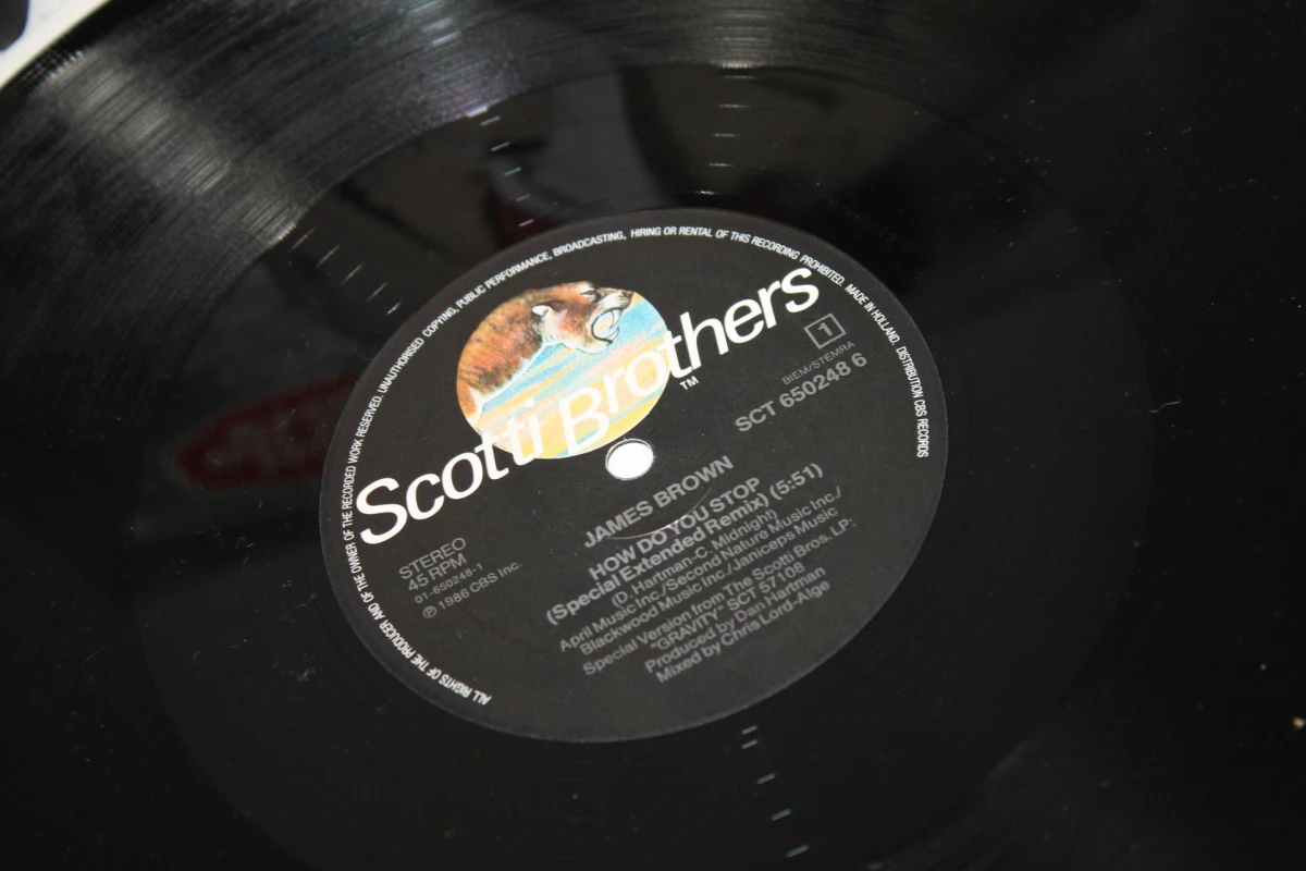 Maxi-single "How Do You Stop" van James Brown