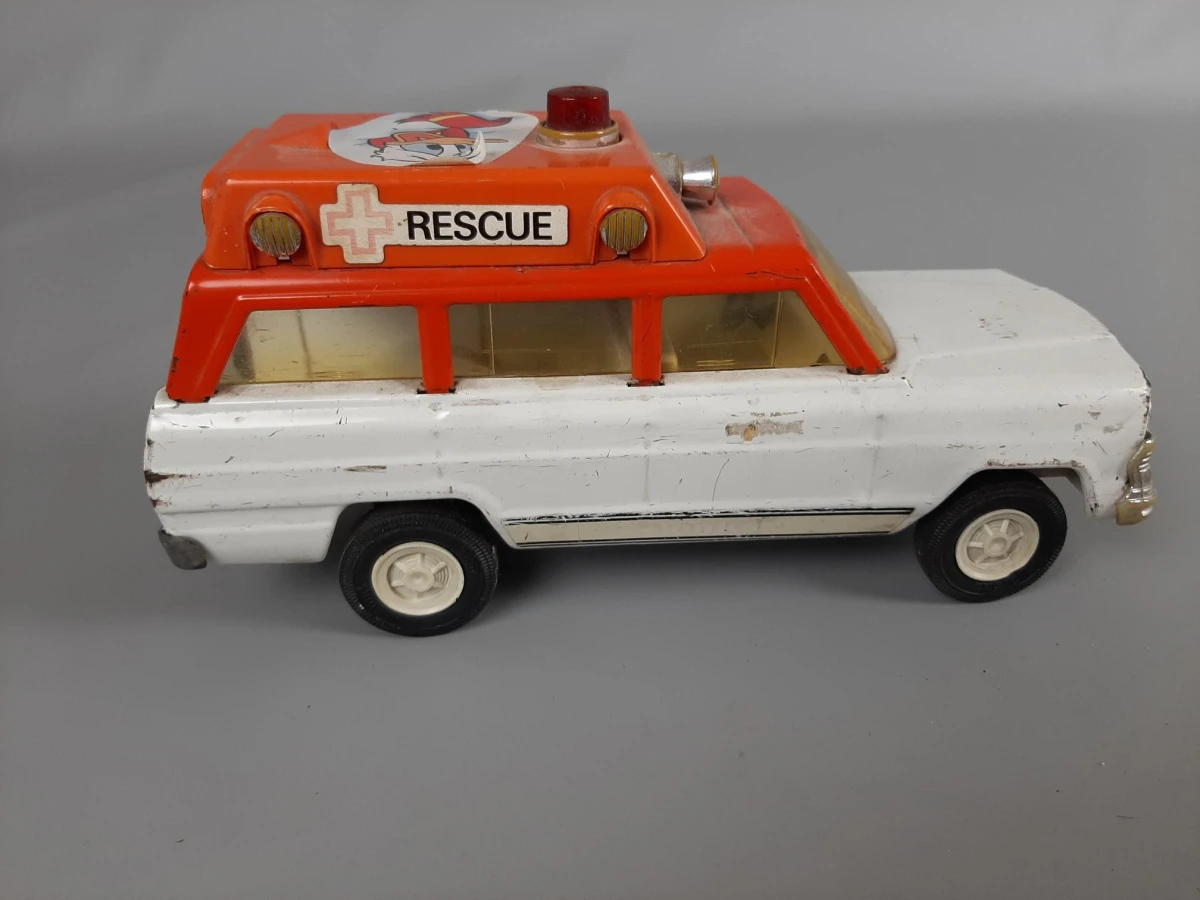Tonka Jeep Wagoneer Rescue Ambulance