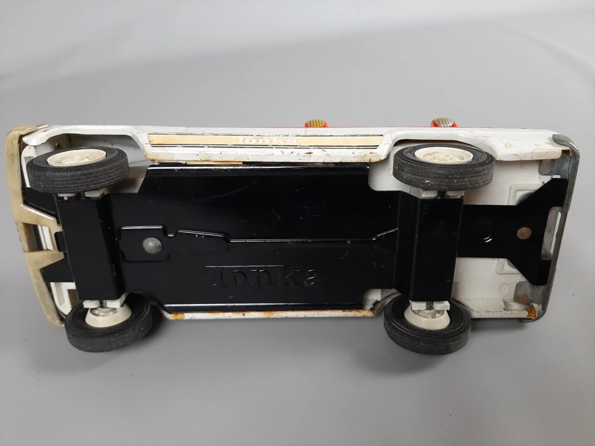 Tonka Jeep Wagoneer Rescue Ambulance