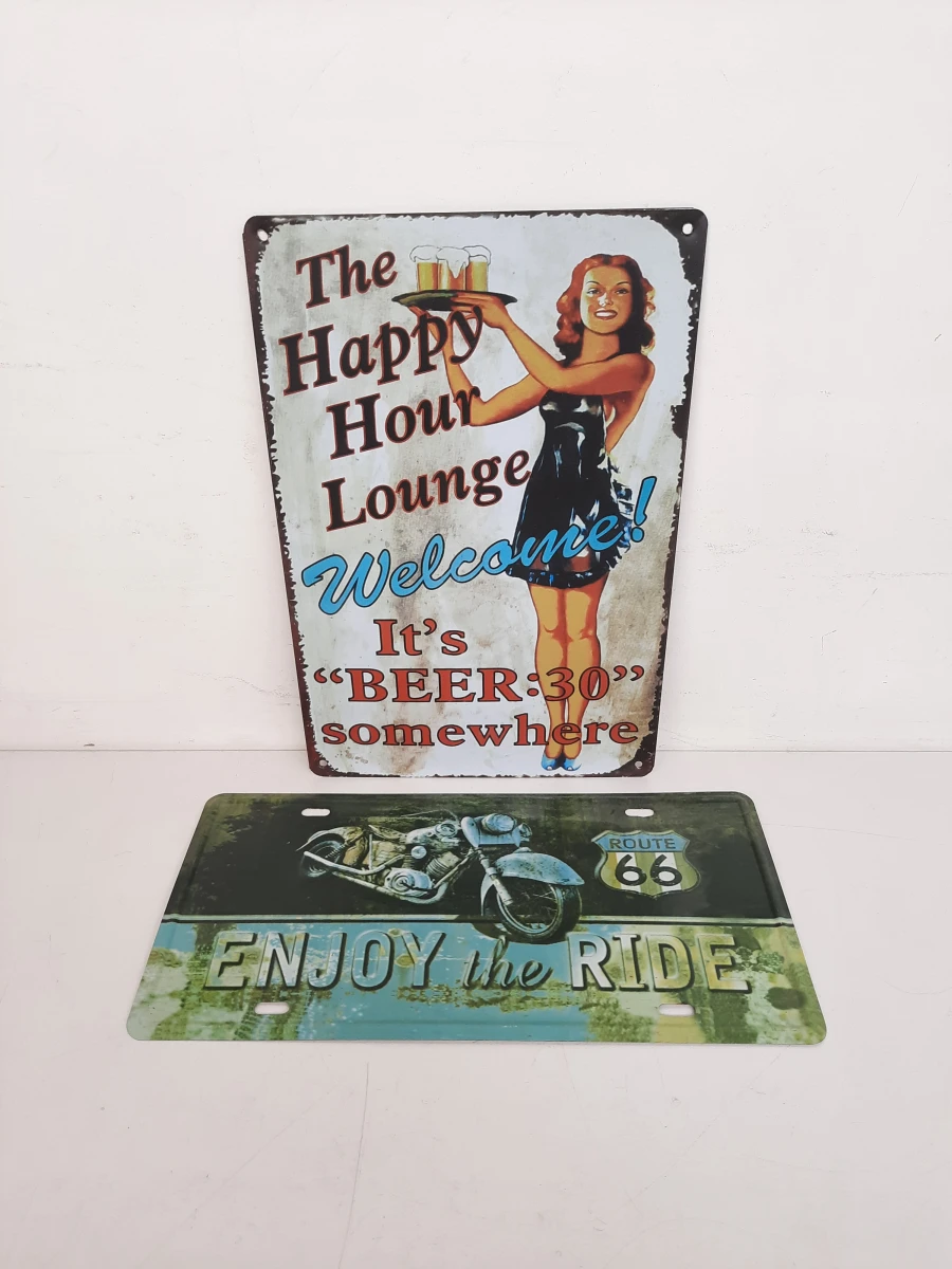 Set van 2 Vintage-Style Metalen Reclameborden – Route 66 & Happy Hour Lounge