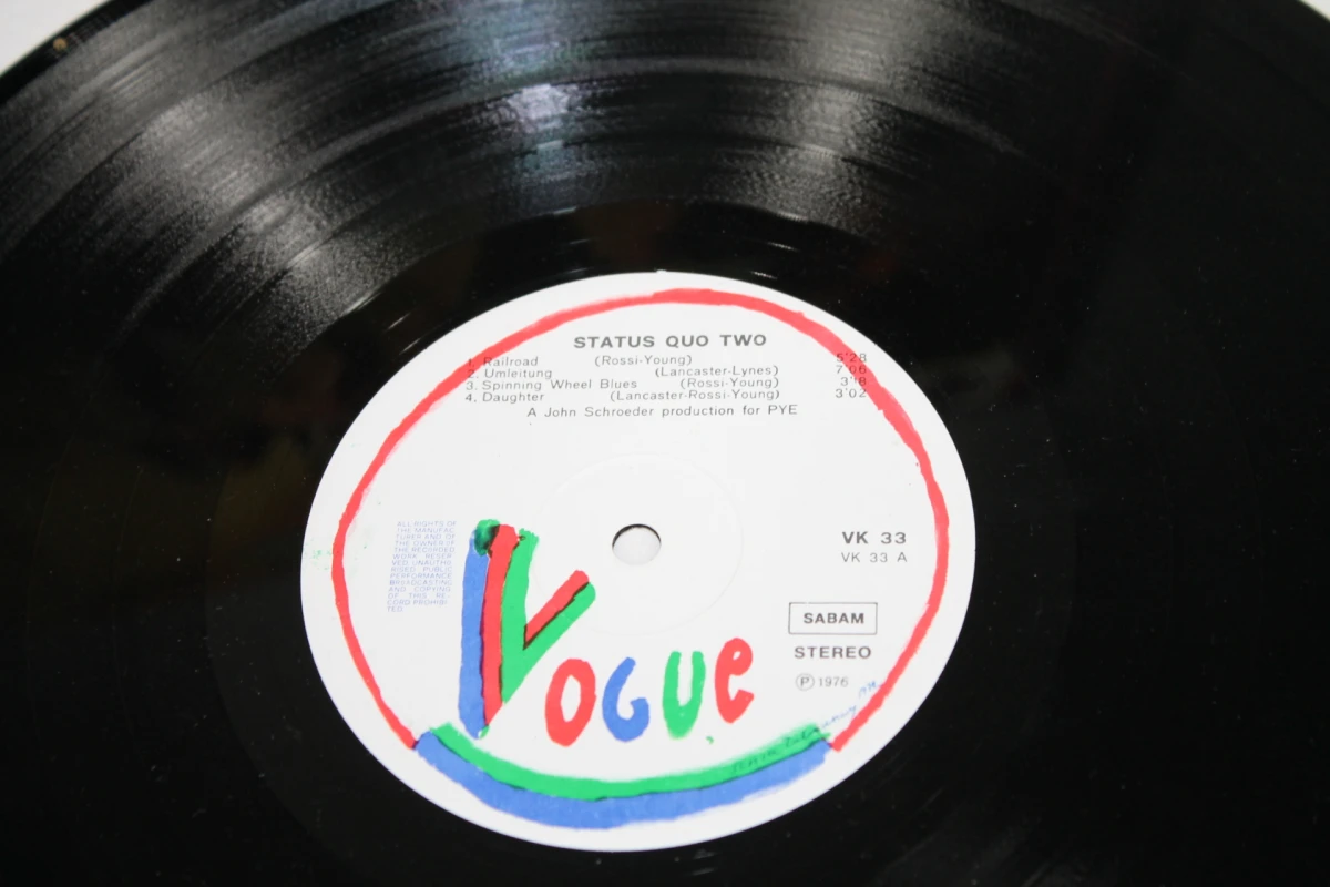 Twee klassieke vinylplaten Status Quo