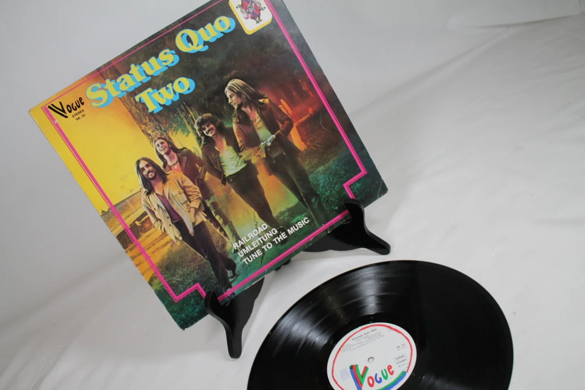 Twee klassieke vinylplaten Status Quo