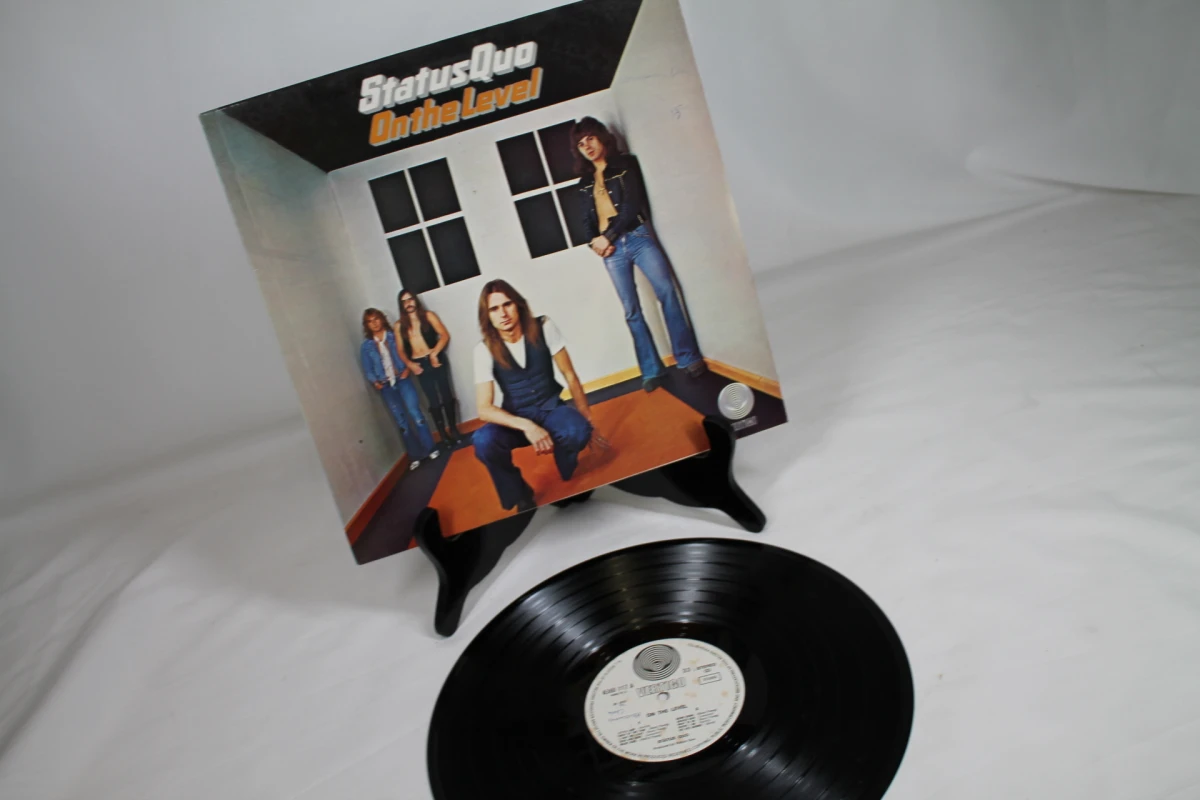 Twee klassieke vinylplaten Status Quo