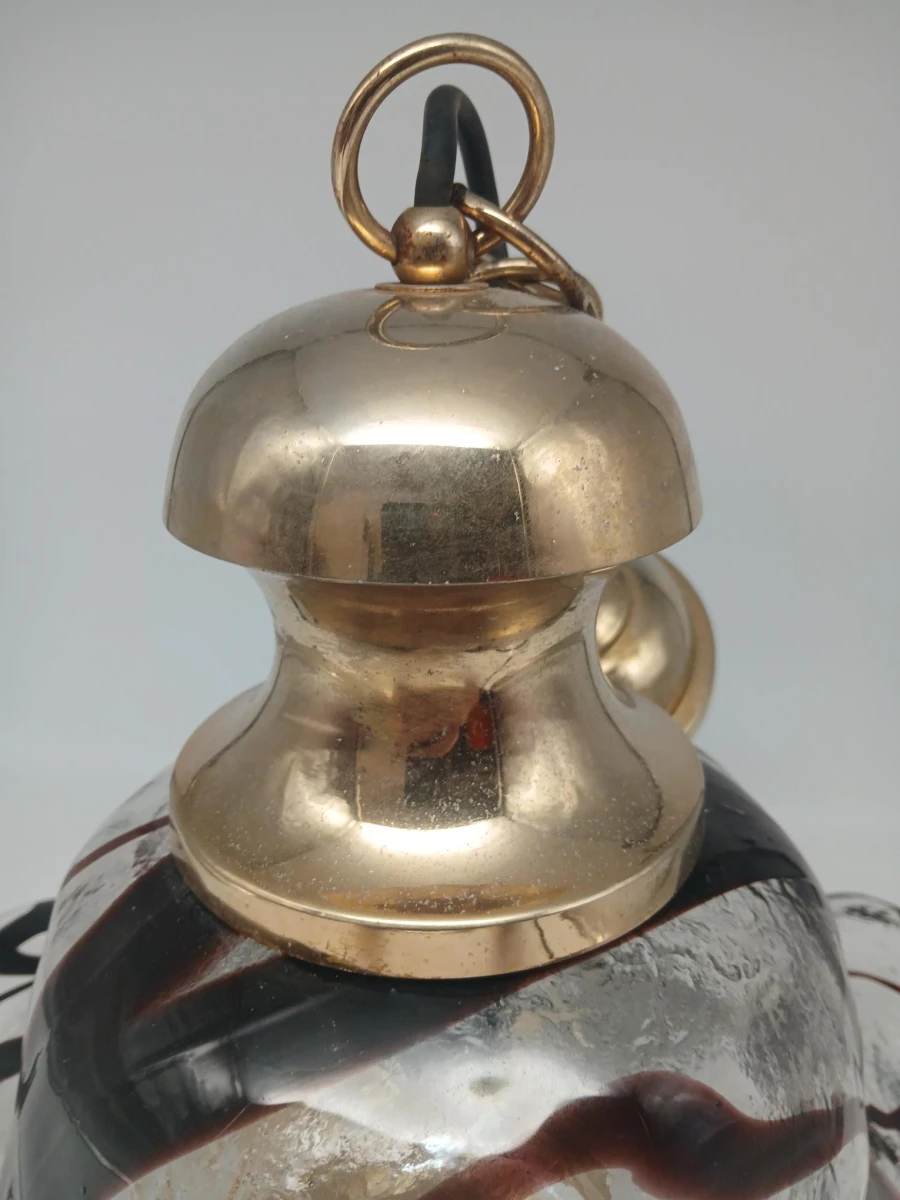 Vintage hanglamp met glazen kap en messing details