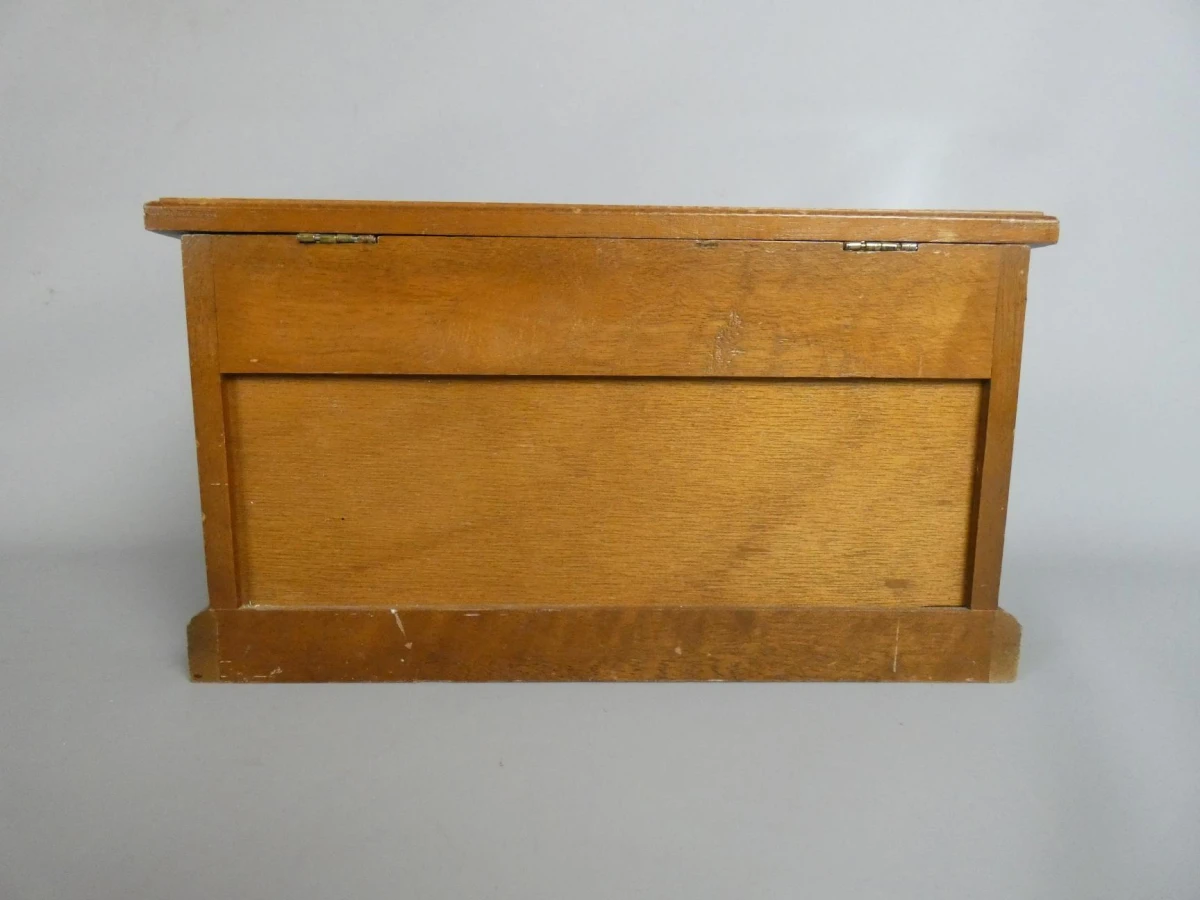 Houten sieradenkist in dressoirstijl