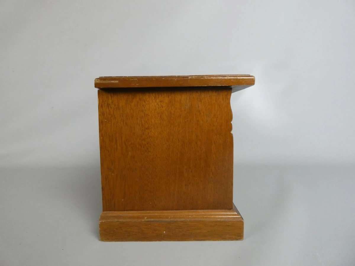 Houten sieradenkist in dressoirstijl