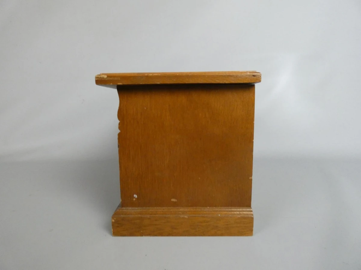 Houten sieradenkist in dressoirstijl