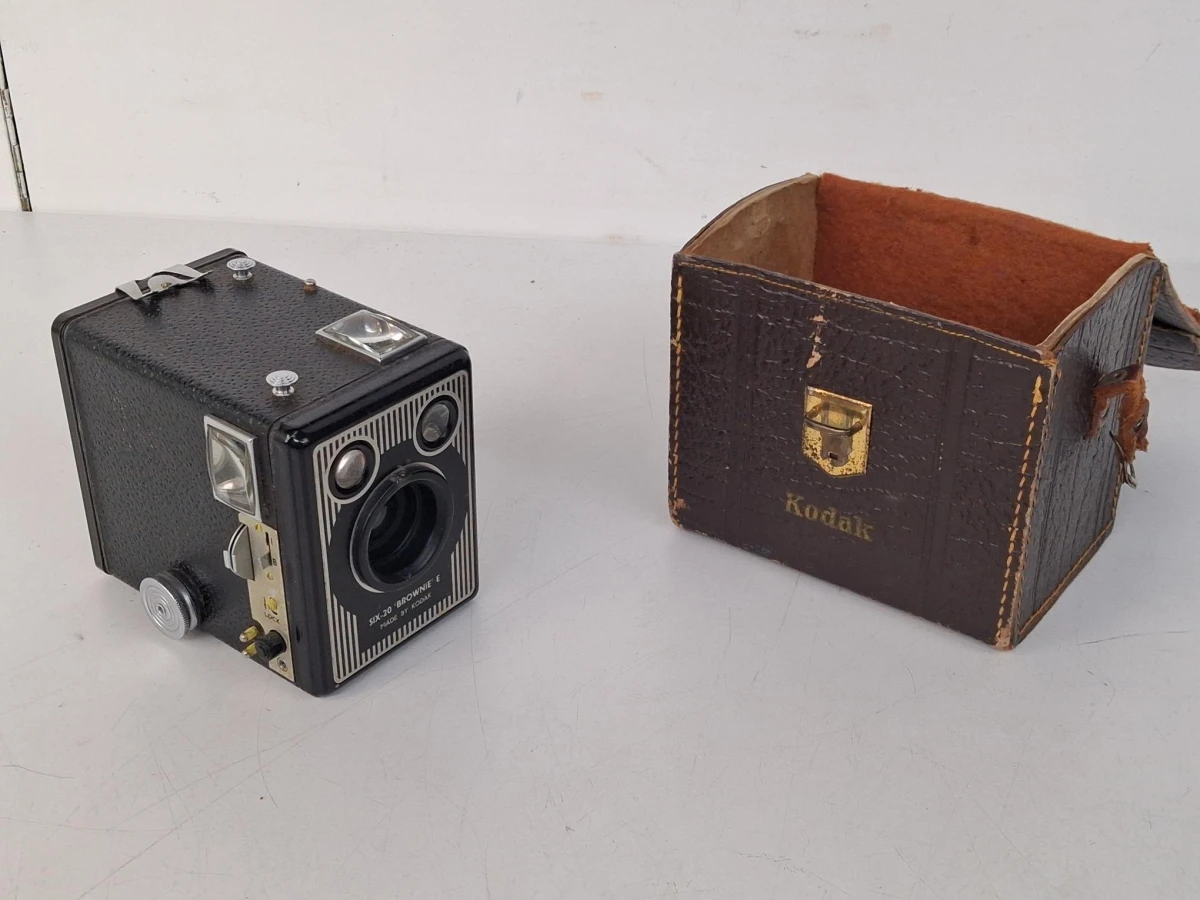 Vintage Kodak Six-20 Brownie E boxcamera