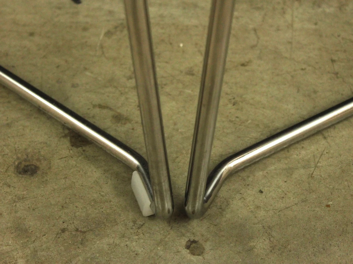 Kubikoff barstoelen wit met rode kussens
