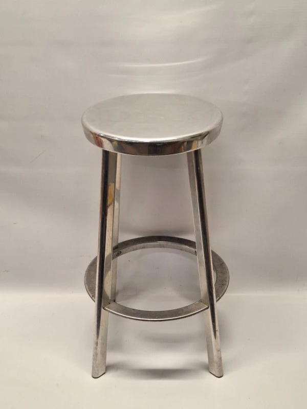 Barkruk: Magis Déjà-vu Stool - Tijdloos Italiaans design van Naoto Fukasawa