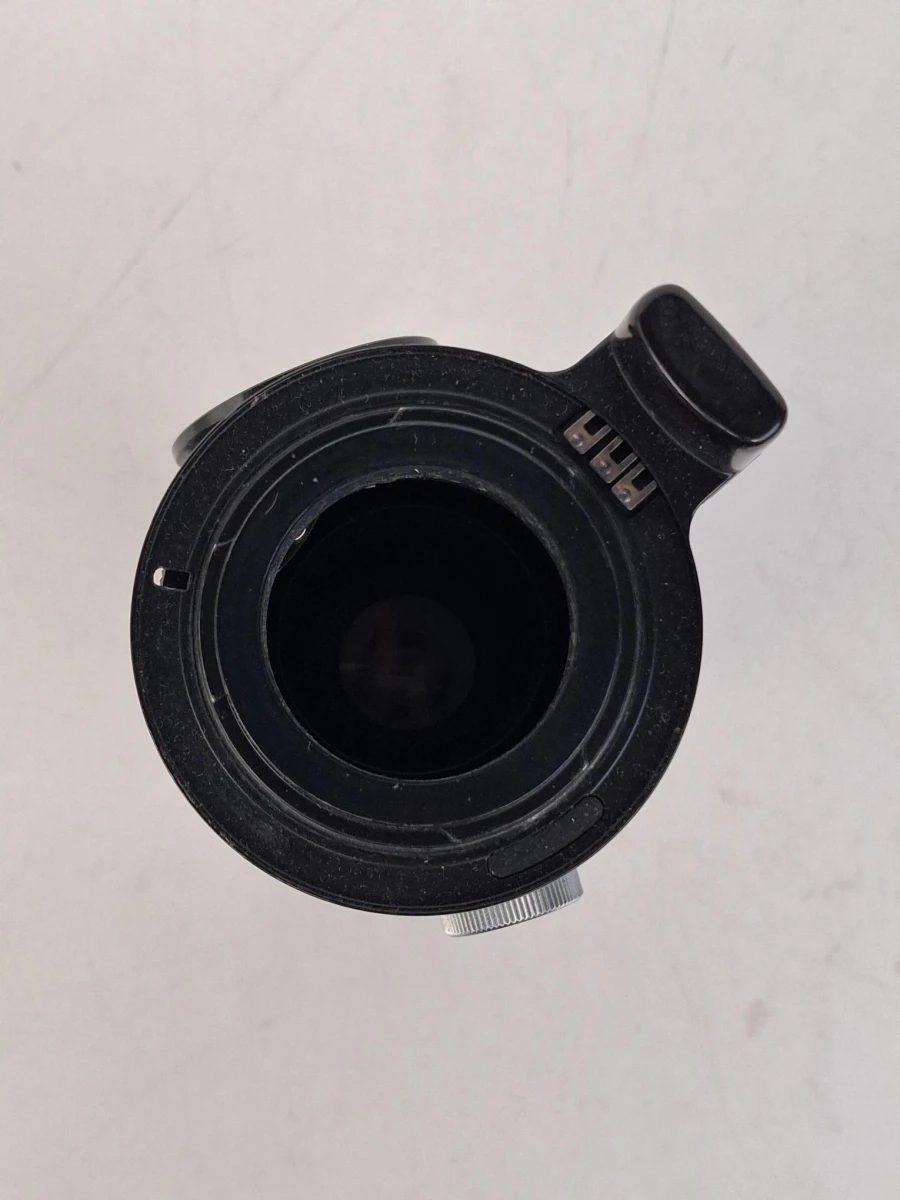 Telelens : Yashica Yashinon-DX Auto 300mm f/5.6