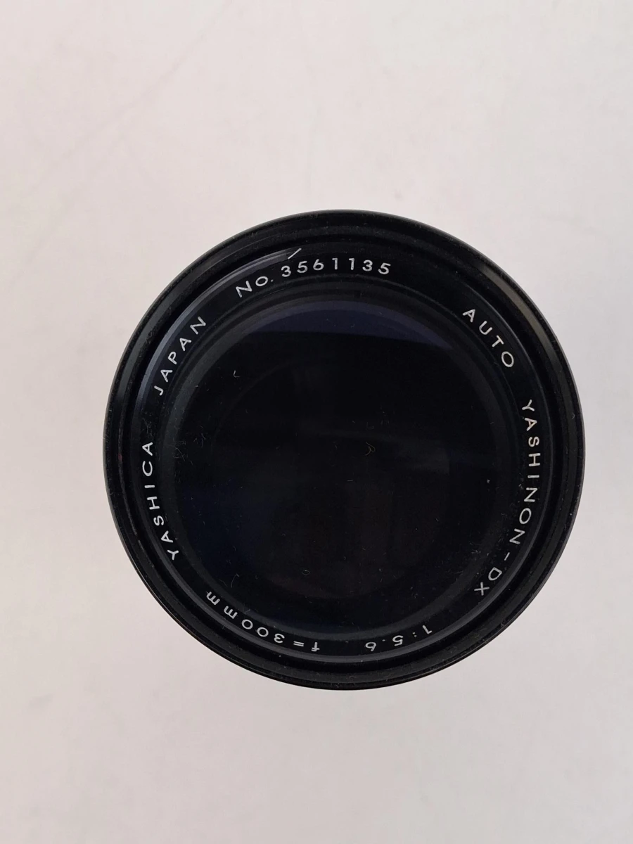 Telelens : Yashica Yashinon-DX Auto 300mm f/5.6