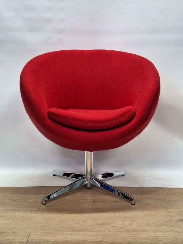 Iconische rode Planet Chair style loungestoel