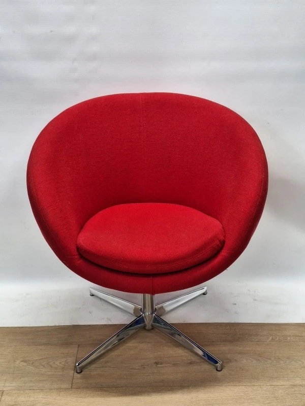 Iconische rode Planet Chair style loungestoel