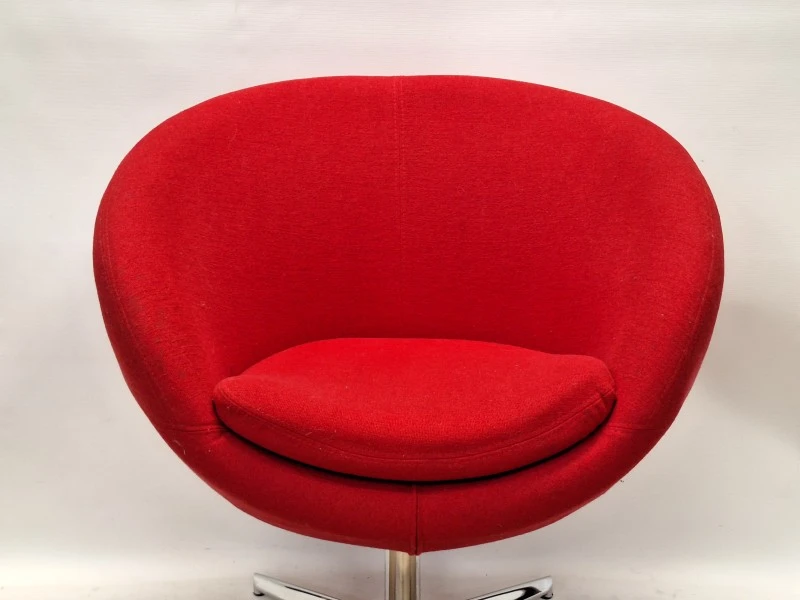 Iconische rode Planet Chair style loungestoel