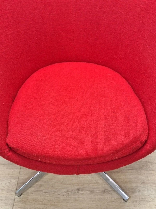 Iconische rode Planet Chair style loungestoel