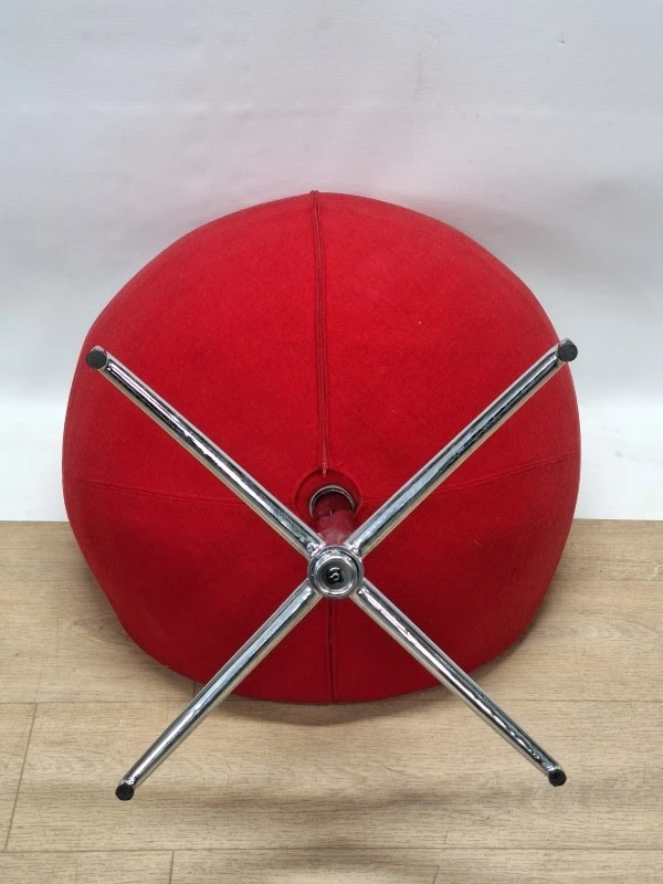 Iconische rode Planet Chair style loungestoel