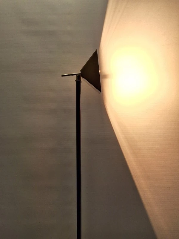 Vintage vloerlamp van Lustrerie Deknudt - Tijdloze klasse in messing