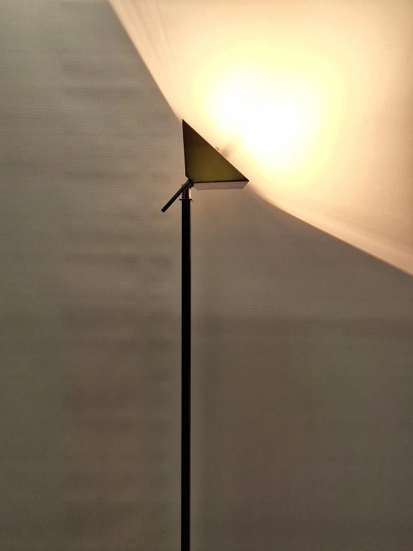 Vintage vloerlamp van Lustrerie Deknudt - Tijdloze klasse in messing
