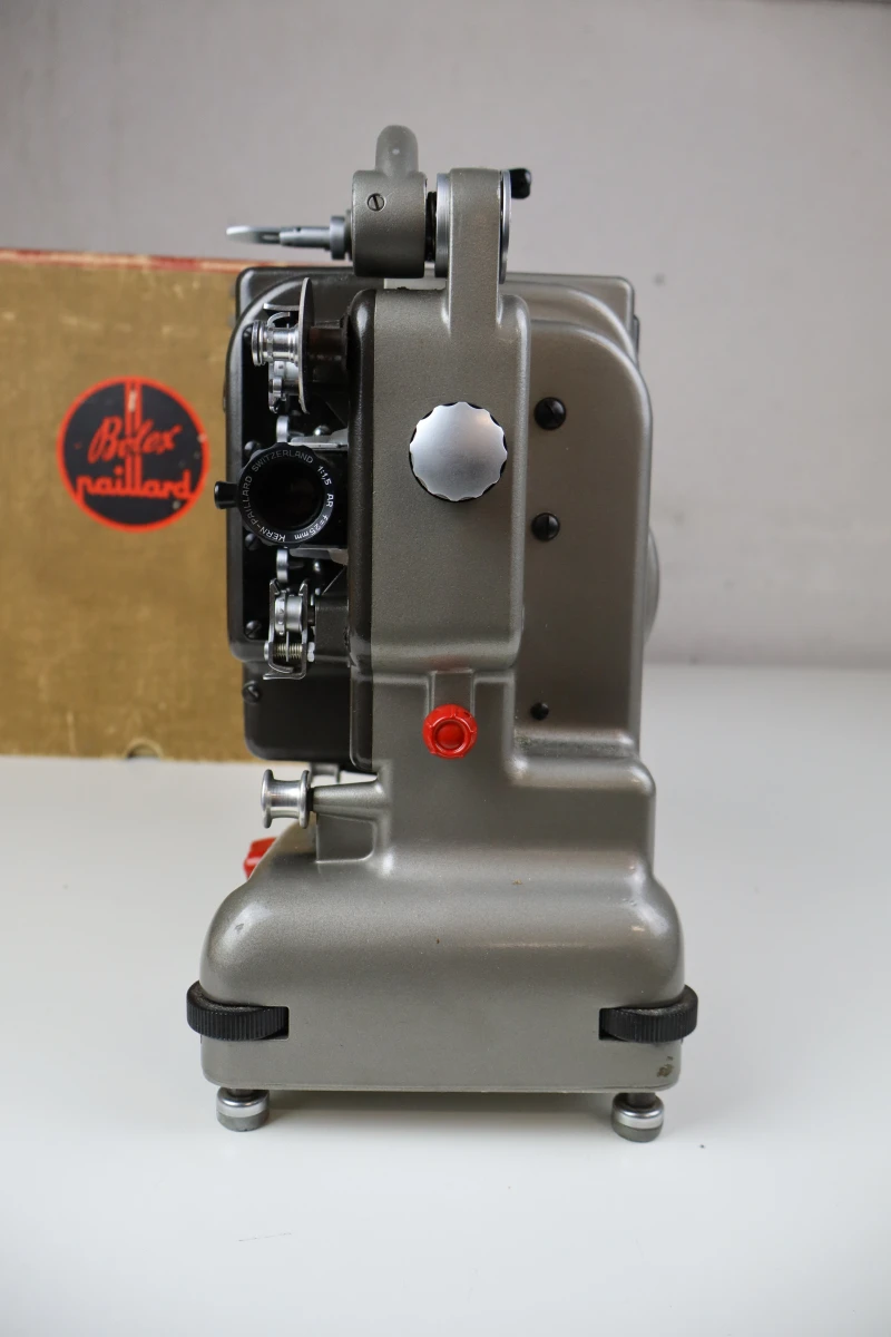 Bolex Paillard M8 filmprojector met filmrollen