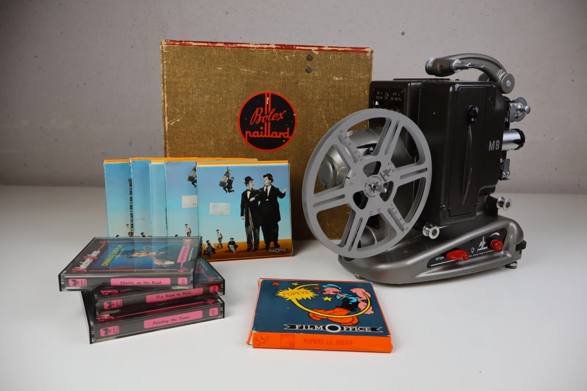 Bolex Paillard M8 filmprojector met filmrollen