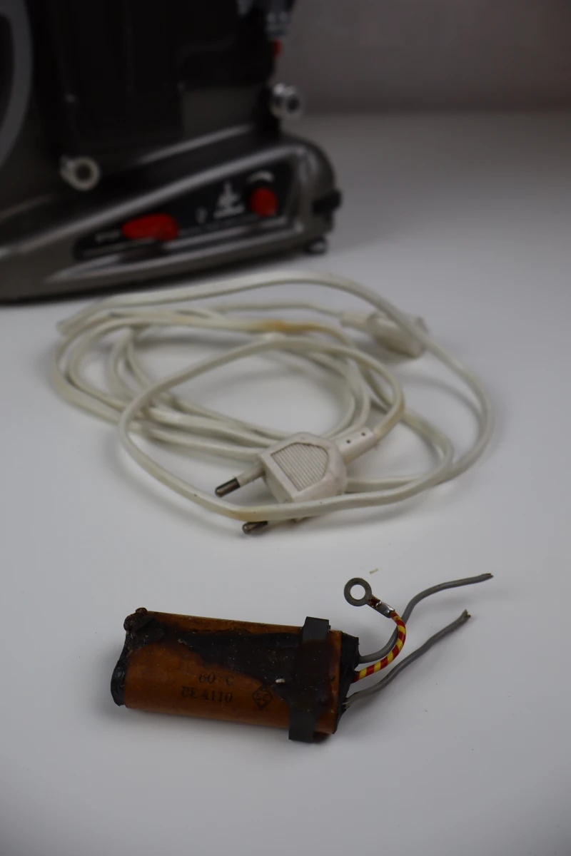 Bolex Paillard M8 filmprojector met filmrollen