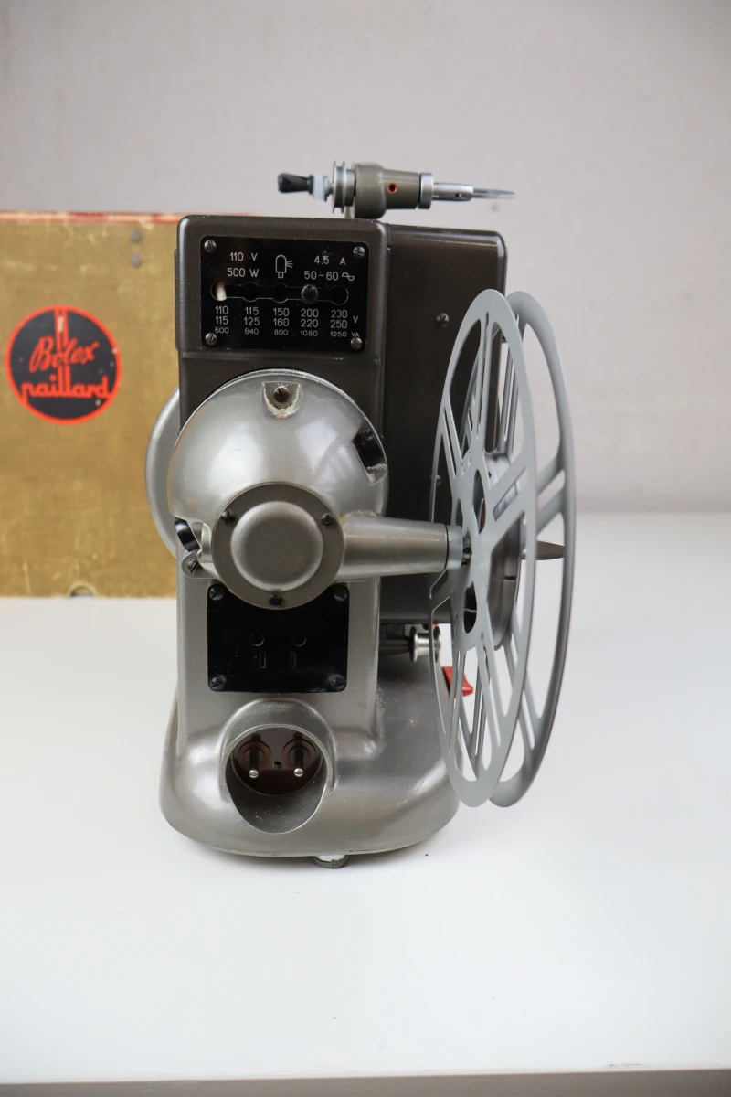 Bolex Paillard M8 filmprojector met filmrollen